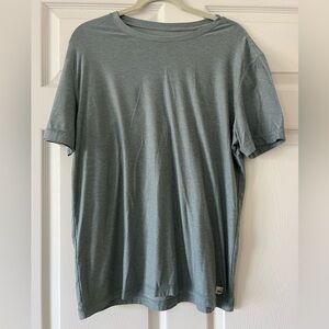 Men’s Vuori Fitted Tee